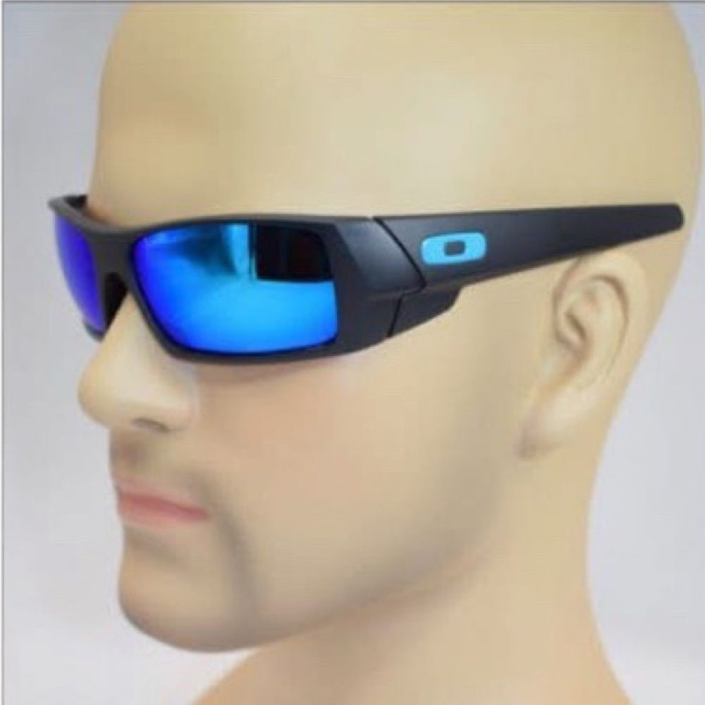 Oakley Men's Gascan Sunglasses Brand New with Case.